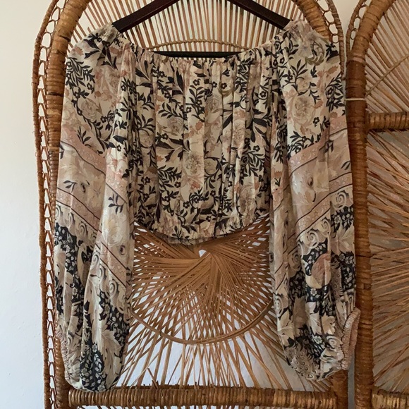 Spell Pearl Oasis Off the Shoulder // - Picture 3 of 4